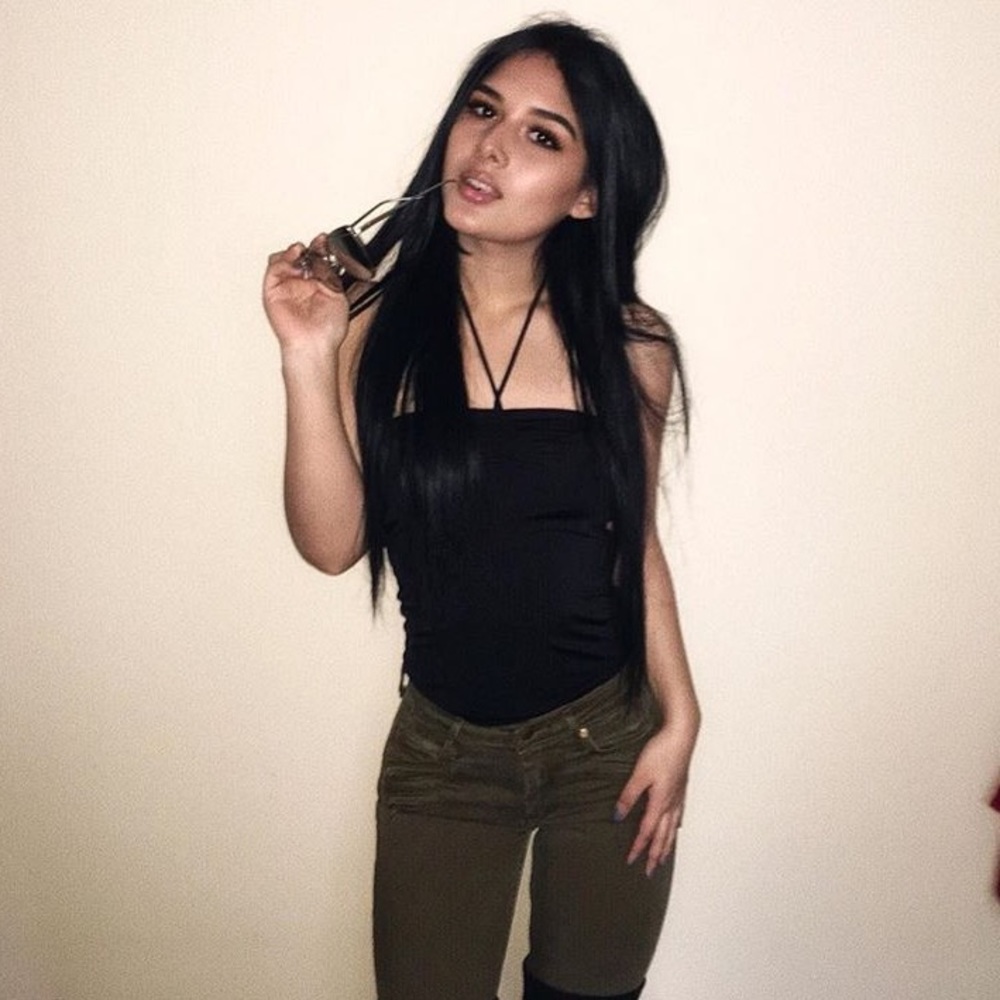 Black sleeve less skirt